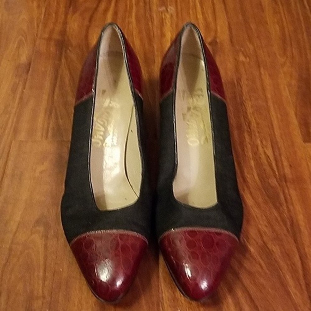 Salvatore Ferragamo Black Linen 6B Pumps